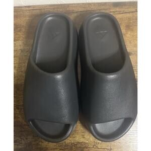 Men’s Size 8 Adidas Yeezy Onyx Slide